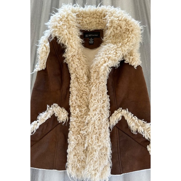 FAUX SHEARLING VEST INC INTERNATIONAL S NEW - Picture 1 of 6